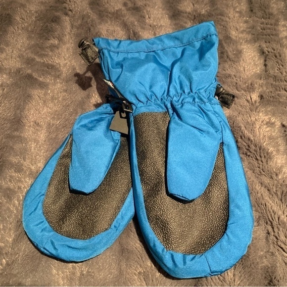 A-Ki-Yo-Ko Thinsulate Star Mittens - Picture 2 of 5